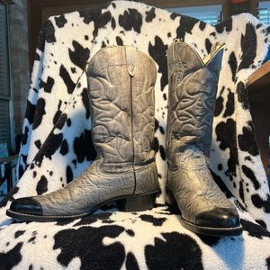 Grey and Black Mens pointed Texas boots in excellent condition! Size 12 D
